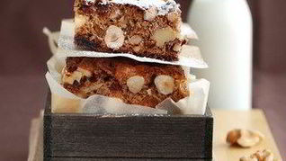 Рецепт Пирожных с ягодами, миндалем и шоколадом