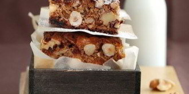 Рецепт пирожных с ягодами, миндалем и шоколадом