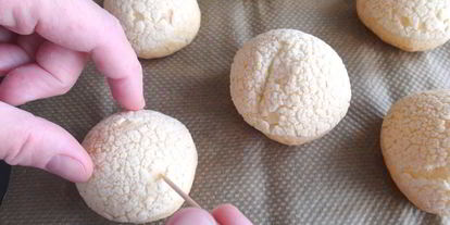 Шаг 21: пирожных шу с тестом кракелин, заварным кремом дипломат и свежей малиной