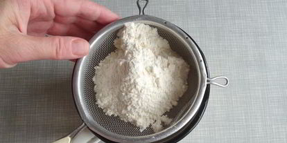 Шаг 2: пирожных шу с тестом кракелин, заварным кремом дипломат и свежей малиной