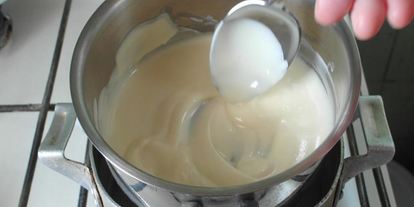 Шаг 4: шоколадных брауни со сливочным сыром маскарпоне и свежими ягодами