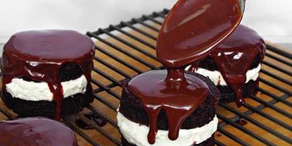 Шаг 5: шоколадных пирожных с вишней