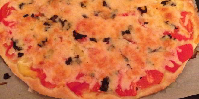 Рецепт Пиццы Маргарита с тертым сыром моцарелла на готовом тесте