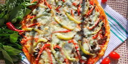 Шаг 1: пиццы мясной с болгарскима перцема и сырома джюгаса