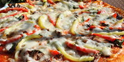 Шаг 2: пиццы мясной с болгарскима перцема и сырома джюгаса