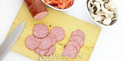 Шаг 6: пиццы ны дрожжевома тесте с колбасоя