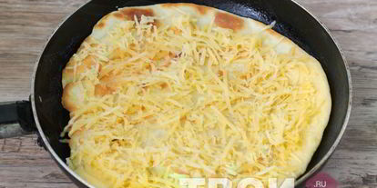 Шаг 3: пиццы на кефире на сковороде