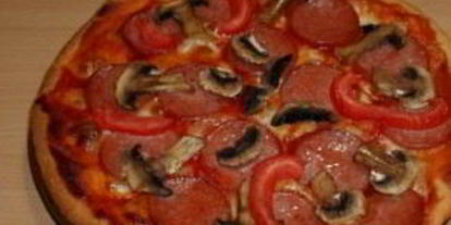 Шаг 6: пиццы с колбасой, грибами, помидорами и сыром