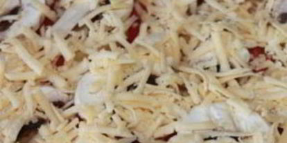 Шаг 4: пиццы с колбасой и шампиньонами