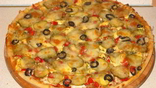 Рецепт Пиццы с курицей и соленым огурцом