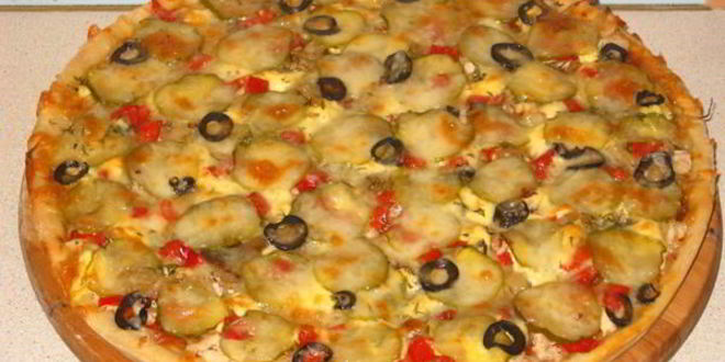 Рецепт Пиццы с курицей и соленым огурцом