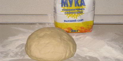 Шаг 4: пиццы с курицей и соленым огурцом