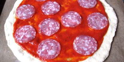 Шаг 3: пиццы с острой колбасой и перцем