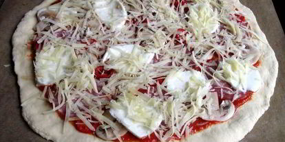 Шаг 5: пиццы с острой колбасой и перцем