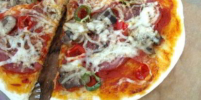 Шаг 9: пиццы с острой колбасой и перцем