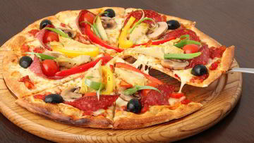 Рецепт Пиццы с овощами и колбасой