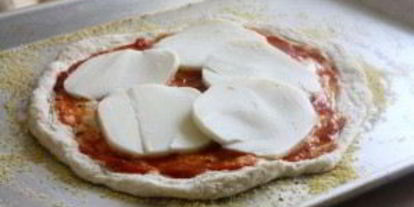 Шаг 1: пиццы с цуккини и моцареллой