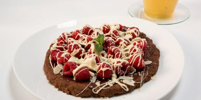 Рецепт шоколадной пиццы с малиной