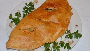 Рецепт Закрытой пиццы кальцоне с курицей и грибами