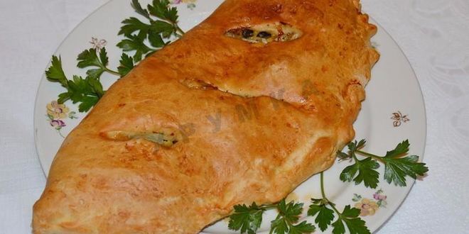 Рецепт закрытой пиццы кальцоне с курицей и грибами