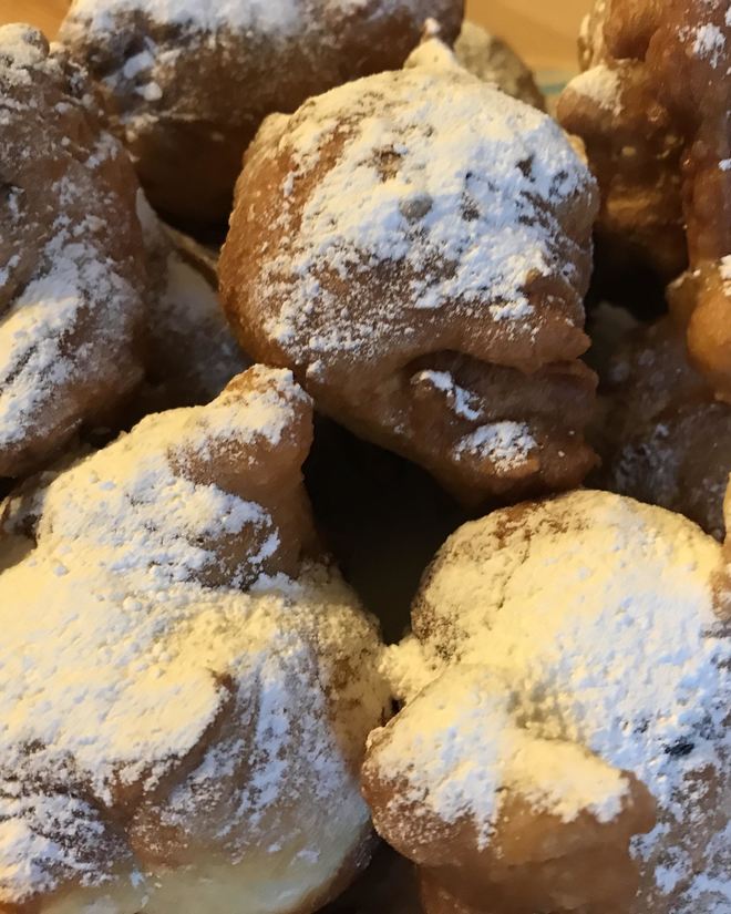 Рецепт дрожжевых пончиков с изюмом