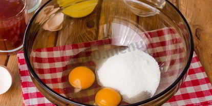 Шаг 2: коврижки на кефире с вареньем