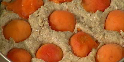 Шаг 6: миндальной коврижки с абрикосами