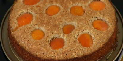 Шаг 7: миндальной коврижки с абрикосами