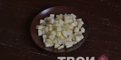 Шаг 3: грушевой шарлотки