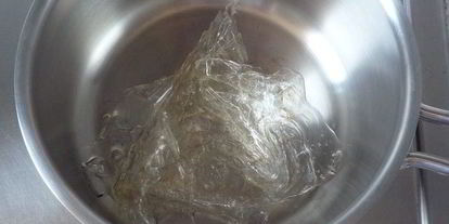 Шаг 3: хмельной шарлотки страчателла с кремом из маскарпоне, вишневой водки и шоколадной крошки