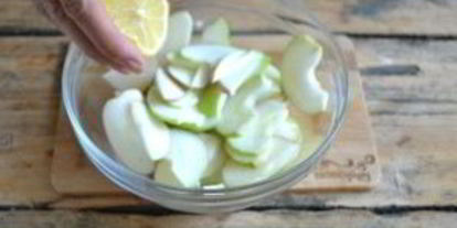 Шаг 2: шарлотки классической с яблоками