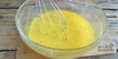 Шаг 4: шарлотки классической с яблоками