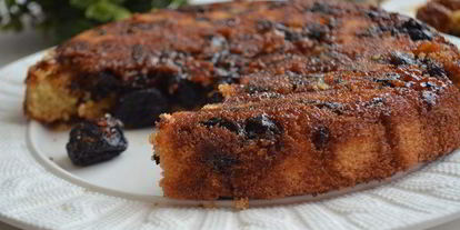 Шаг 7: шарлотки на манке с карамельным черносливом