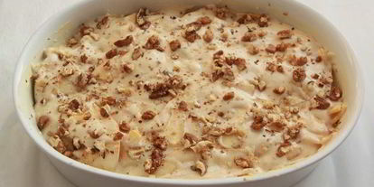 Шаг 2: шарлотки с айвой и орехами