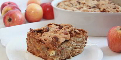 Шаг 4: шарлотки с айвой и орехами