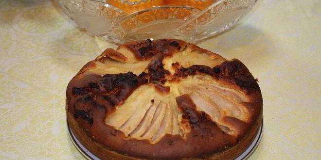 Рецепт шарлотки с грушами и орехами