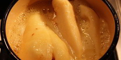 Шаг 4: шарлотки с грушами и орехами