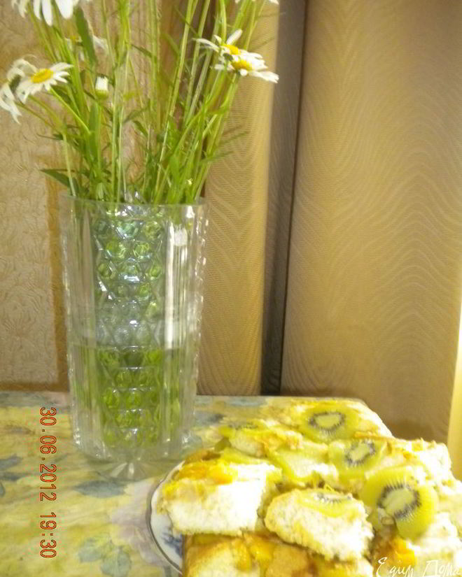 Рецепт шарлотки с киви и манго