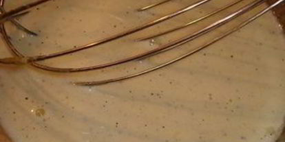 Шаг 12: шарлотки с шоколадно-малиновым муссом и воздушным ванильным кремом