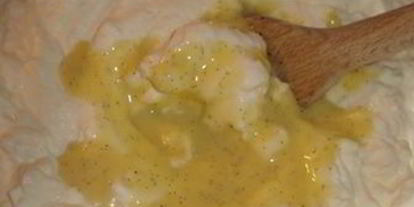 Шаг 16: шарлотки с шоколадно-малиновым муссом и воздушным ванильным кремом