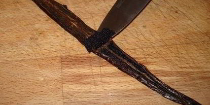 Шаг 8: шарлотки с шоколадно-малиновым муссом и воздушным ванильным кремом