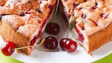 Рецепт Шарлотки с вишней в мультиварке