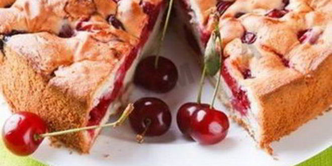 Рецепт шарлотки с вишней в мультиварке