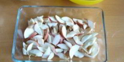 Шаг 4: шарлотки с яблоками на сметане