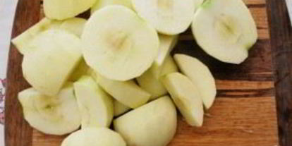 Шаг 1: шарлотки с яблоком