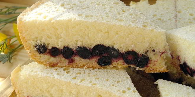 Рецепт шарлотки с ягодами