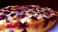 Рецепт Шарлотки с замороженного вишнея