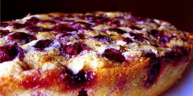 Рецепт шарлотки с замороженной вишней