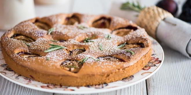 Рецепт шарлотки со сливами