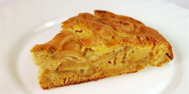 Рецепт Сметанной шарлотки с яблоками и грецкими орехами